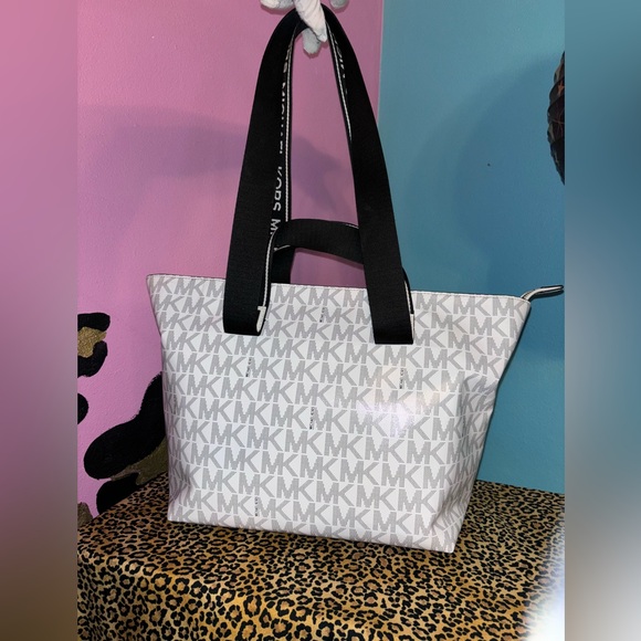 Michael Kors White Monogram Tote Bag - Picture 3 of 14